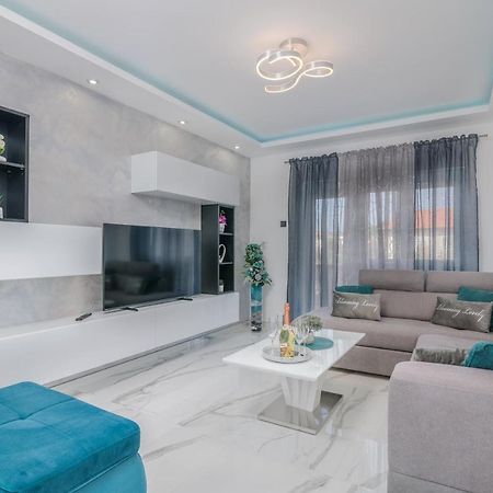 Apartman Luxury Lure Кърк Екстериор снимка