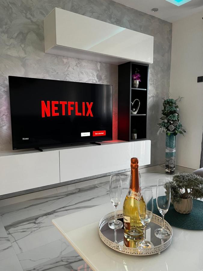 Apartman Luxury Lure Кърк Екстериор снимка