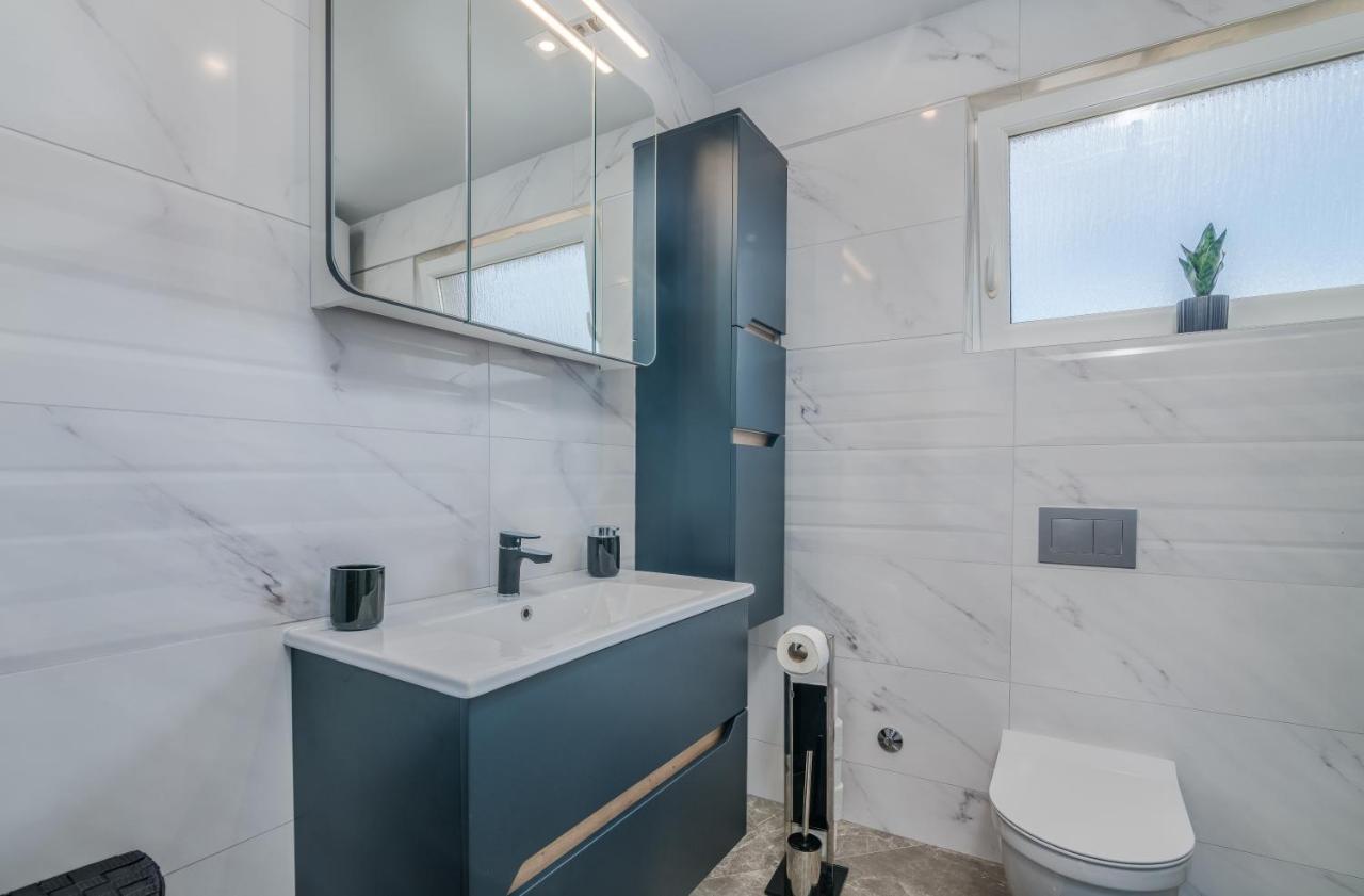 Apartman Luxury Lure Кърк Екстериор снимка