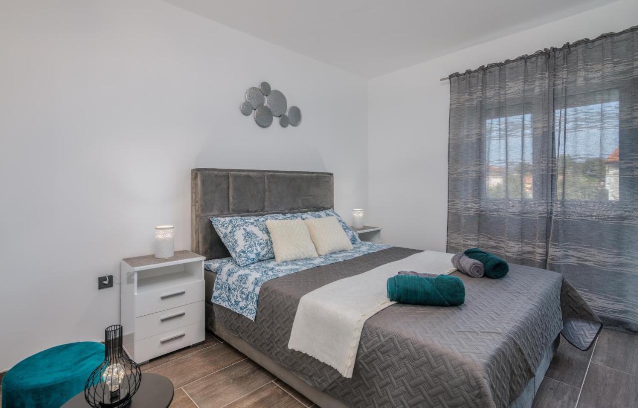 Apartman Luxury Lure Кърк Екстериор снимка