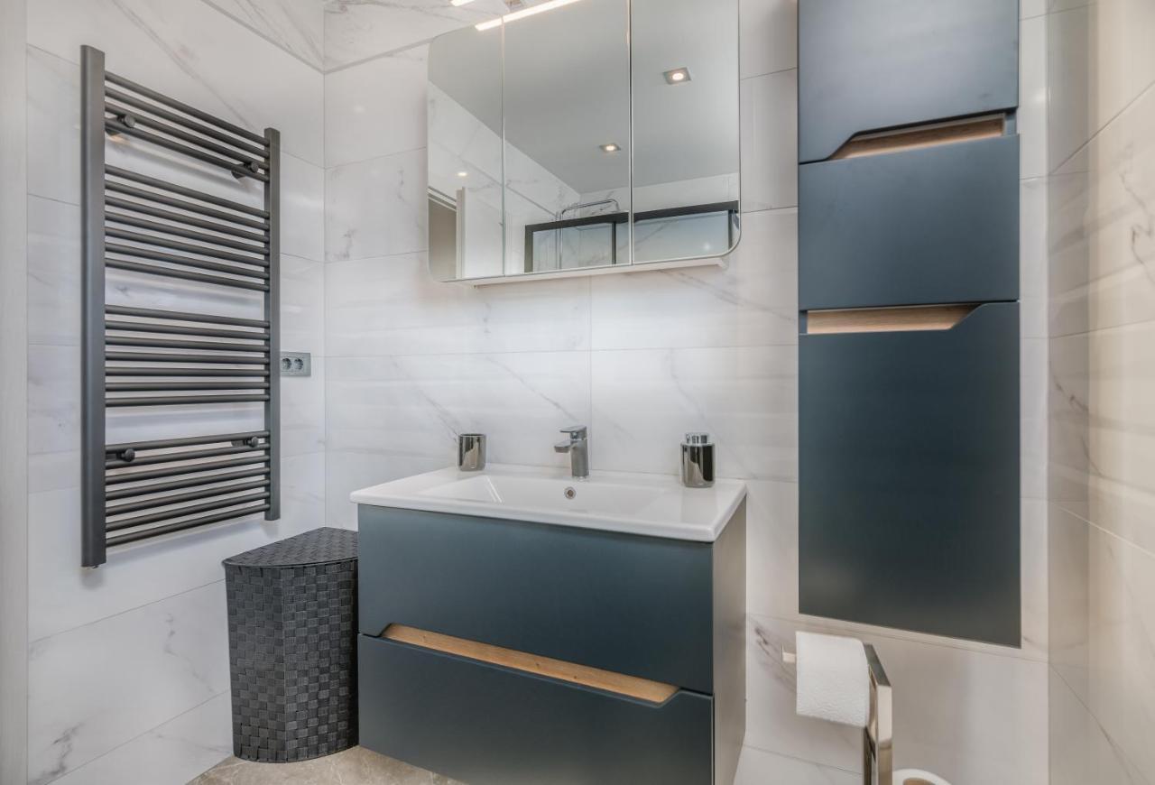 Apartman Luxury Lure Кърк Екстериор снимка