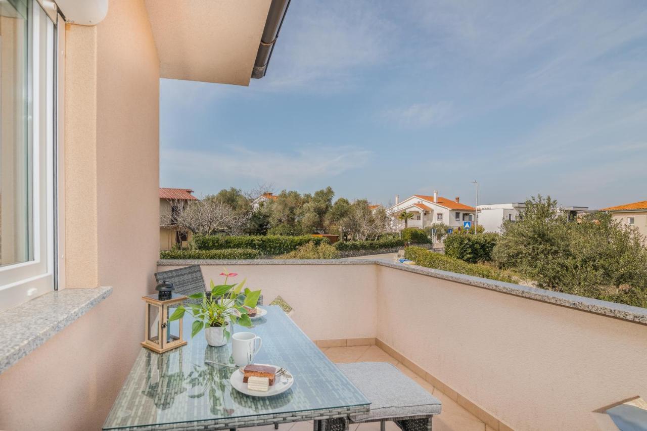 Apartman Luxury Lure Кърк Екстериор снимка